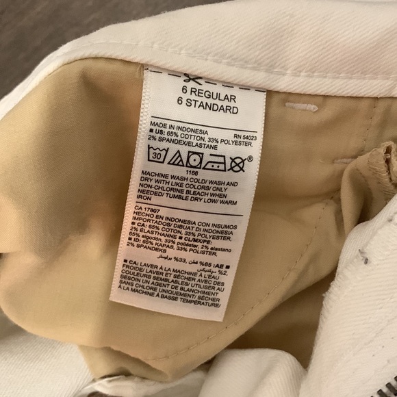 White Old Navy super skinny mid-rise jeans. Size 6 regular. - Picture 2 of 3